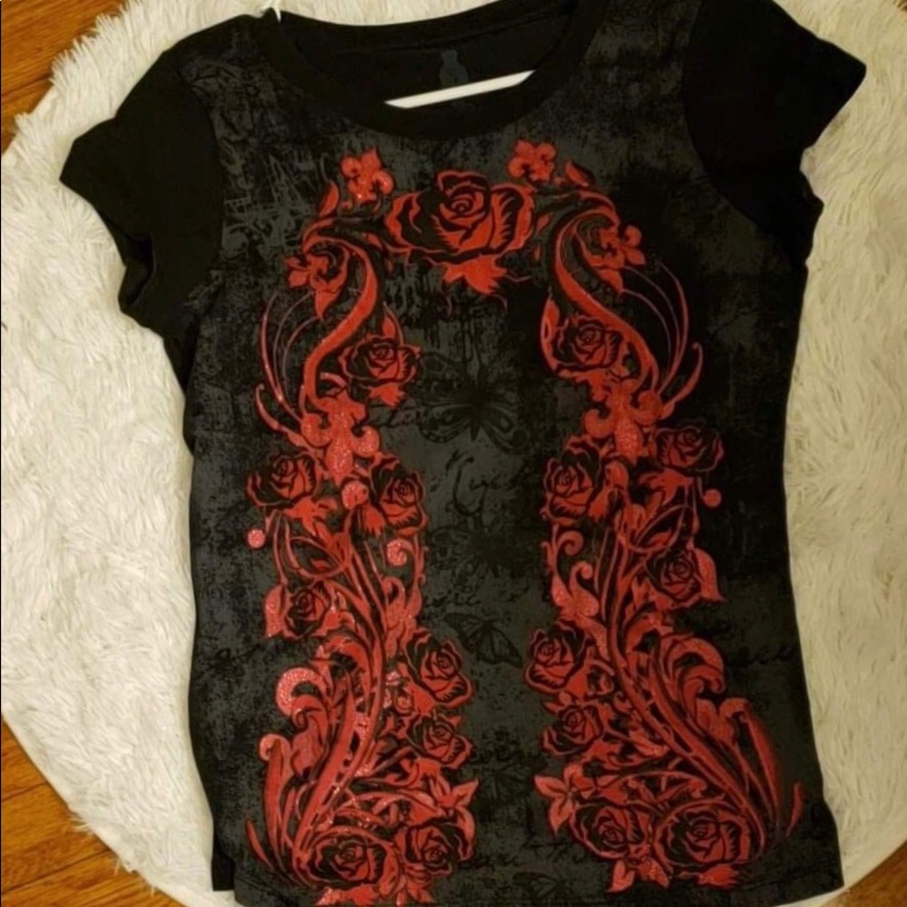 Black Faded Glory T- shirt w/red 🌹& 🦋 designs